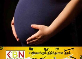 மகனின் குழந்தையை வயிற்றில் சுமந்த தாய்!