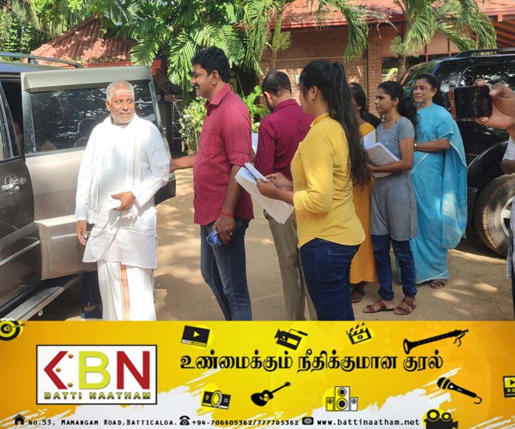 “அனைத்து தமிழ் அரசியல் தலைமைத்துவங்களின் கவனத்திற்கு” ; திருகோணமலையில் துண்டு பிரசுரம் விநியோகிப்பு!