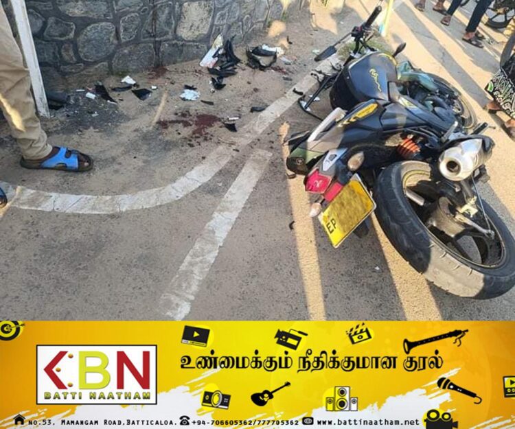 நிந்தவூர் பிரதான வீதியில் மோட்டார் சைக்கிள் ரேஸ் ஓடியவர்கள் வைத்தியசாலையில் அனுமதி!