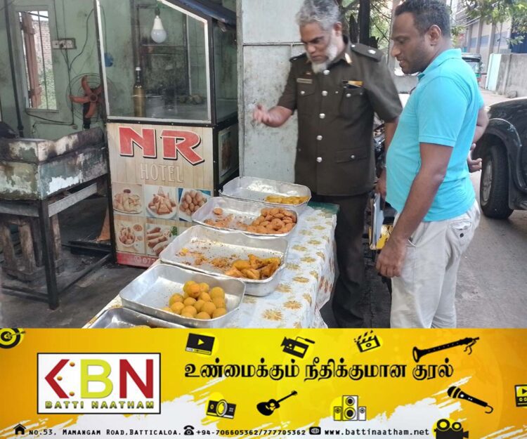 சாய்ந்தமருது உணவகங்களில் இரண்டாவது தடவையாகவும் திடீர் சோதனை; பாவனைக்கு பொருத்தமற்ற உணவுகள் கைப்பற்றப்பட்டு அழிப்பு!