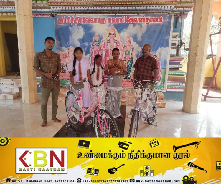 இலண்டன் ஈழப்பத ஈஸ்வரர் ஆலய நிர்வாகத்தினரால் தெரிவு செய்யப்பட்ட மாணவர்களுக்கு துவிச்சக்கர வண்டிகள் வழங்கி வைப்பு!