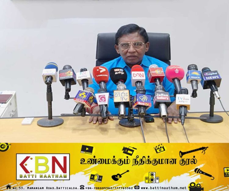 ஜனாதிபதி தேர்தல் நெருங்கும் நிலையில் மக்களின் ஆதரவுக்காக அரசியல் வாதிகளின் படையெடுப்பு!