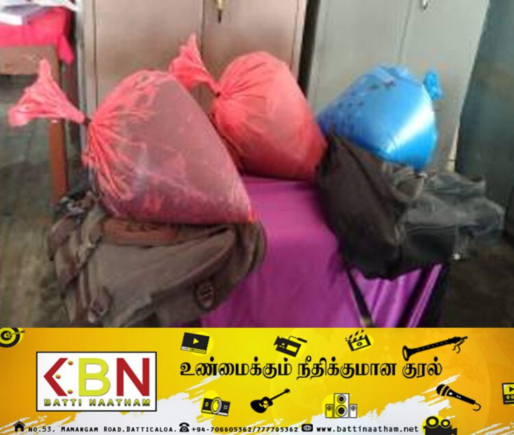 யாழில் புத்தக பையினுள் கசிப்பு கடத்தியவர் கைது!