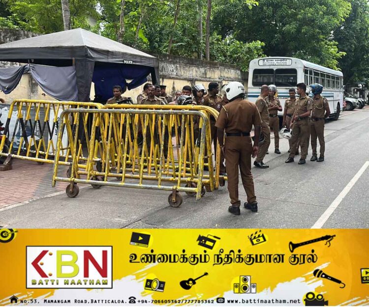 மைத்திரி வீட்டிற்கு முன்னால் பொலிஸ் உத்தியோகத்தர்கள் குவிப்பு !