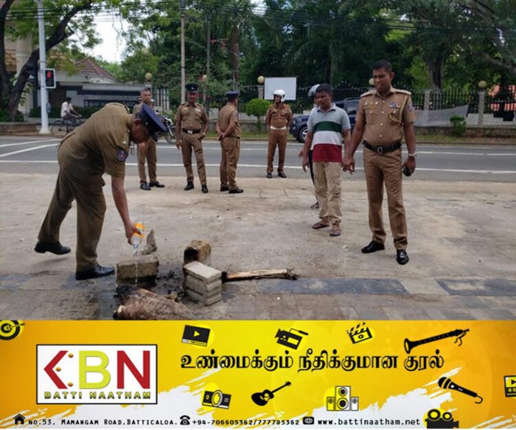 முள்ளிவாய்க்கால் கஞ்சி வழங்கும் நிகழ்வு; கிழக்கு பல்கலைக்கழகம் முன்பாக அஞ்சலி நிகழ்வை குழப்பிய பொலிஸார்!