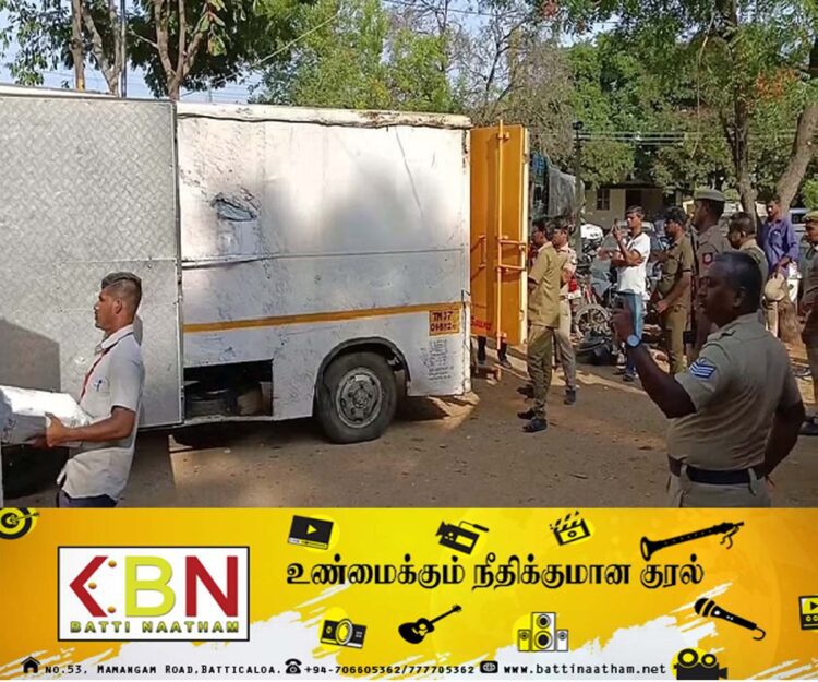 தமிழகத்தில் 800 கிலோ தங்கத்துடன் வீதியில் கவிழ்ந்த லொறி!