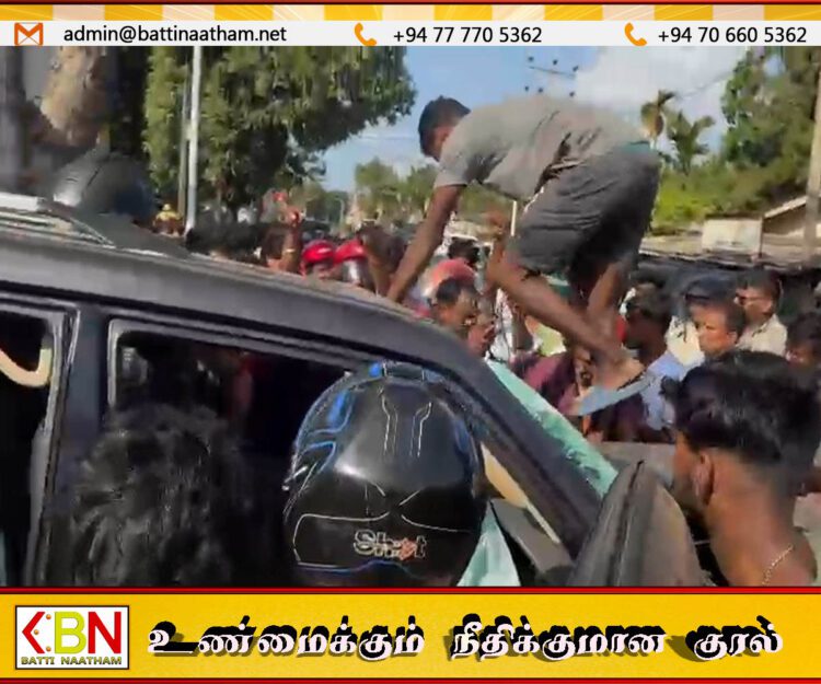 யாழ் மாவட்ட பதில் செயலாளரின் மகன் செலுத்திய தனிப்பட்ட சொகுசு வாகனம் வேகக்கட்டுப்பாட்டை இழந்து விபத்து