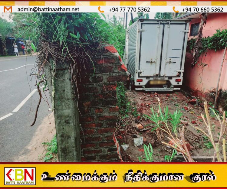 செட்டிபாளையத்தில் வீட்டு மதிலை உடைத்துக்கொண்டு பட்டா ரக வாகனம் விபத்து
