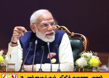 ரோபோ உருவாக்கி பதக்கம் வென்ற நரேந்திரமோடி