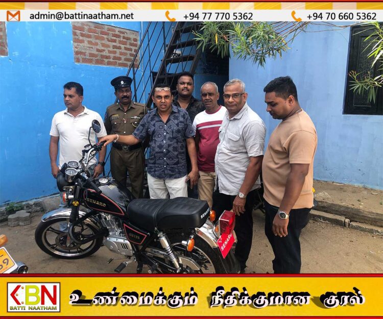 மட்டு நகரில் உணவகம் ஒன்றில் மோட்டார் சைக்கிள் திருடிவர் கைது