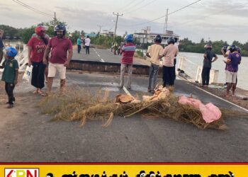 கடந்த ஆட்சிக்காலத்தில் புனரமைக்கப்பட்ட மட்டு நகர் புதுப்பாலம் உடைந்துவீழ்ந்தது
