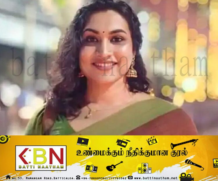 பெண் வேடத்தில் பரிகாரம் நிறைவேற்றும் ஆண்கள்!