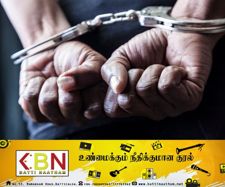 மட்டு புதூரில் இருவர் கைது; வயோதிப பெண்ணிடம் ஆண் உறுப்பை காண்பித்ததாக குற்றச்சாட்டு!