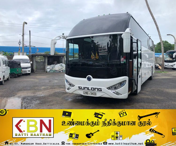 யாழ் நோக்கி பேருந்தில் சென்ற ஈழத்தமிழர்; நடு வீதியில் இறக்கி விட்டு சென்ற நடத்துநரும் ஓட்டுநரும்!