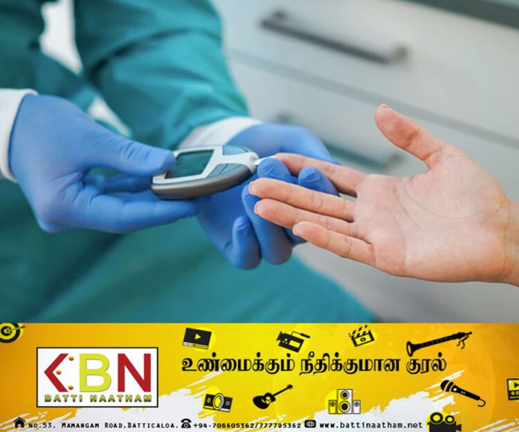 வைத்தியசாலையில் முறை கேடு; நோயாளர்களின் இரத்த அழுத்தத்தை பரிசோதிக்க பணியமர்த்தப்பட்ட காவலாளி!