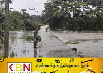 மழைக்காலங்களில் பாலத்தை மூடும் ஆறு; அச்சுறுத்தலான நிலையில் பயணிக்கும் மக்கள்!