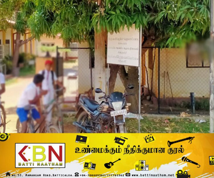 பரீட்சை சமயத்தில் மாணவர்களை பழிவாங்கும் ஆசிரியர்!