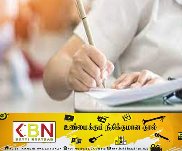 பரீட்சை மண்டபத்திற்குள் விடை சொல்லி கொடுத்த ஆசிரியர்!
