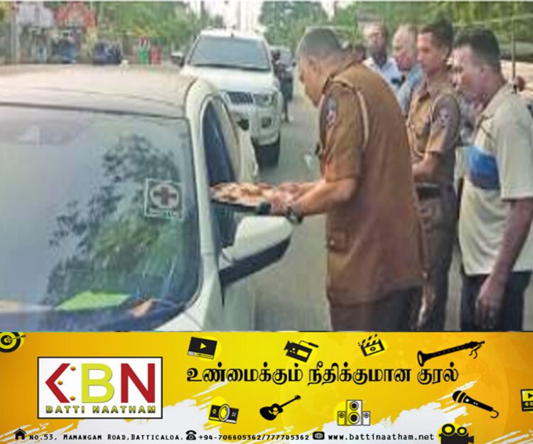 பொசன் தினத்தை முன்னிட்டு மட்டு காத்தான்குடியில் தானம் வழங்கும் நிகழ்வு!