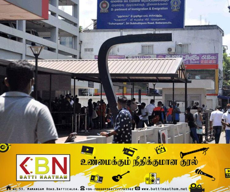நாற்காலியில் சடலமாக மீட்கப்பட்ட நபர்; குடிவரவு குடியகல்வு திணைக்கள வளாகத்தில் பதற்றநிலை!