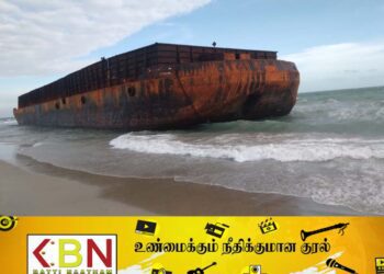 யாரும் இல்லாமல் மன்னாரில் கரை ஒதுங்கியுள்ள கப்பல்!