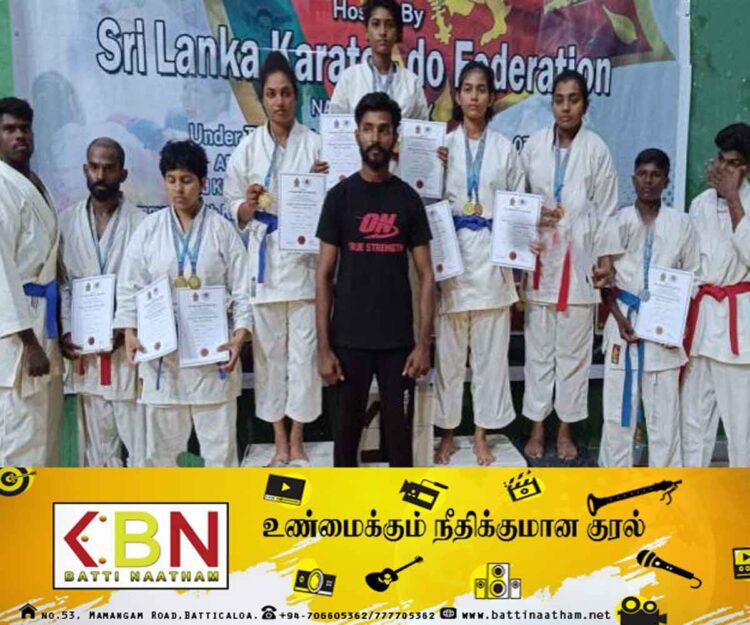 கராத்தே போட்டியில் வவுனியாவுக்கு 12 தங்க பதக்கங்கள்!