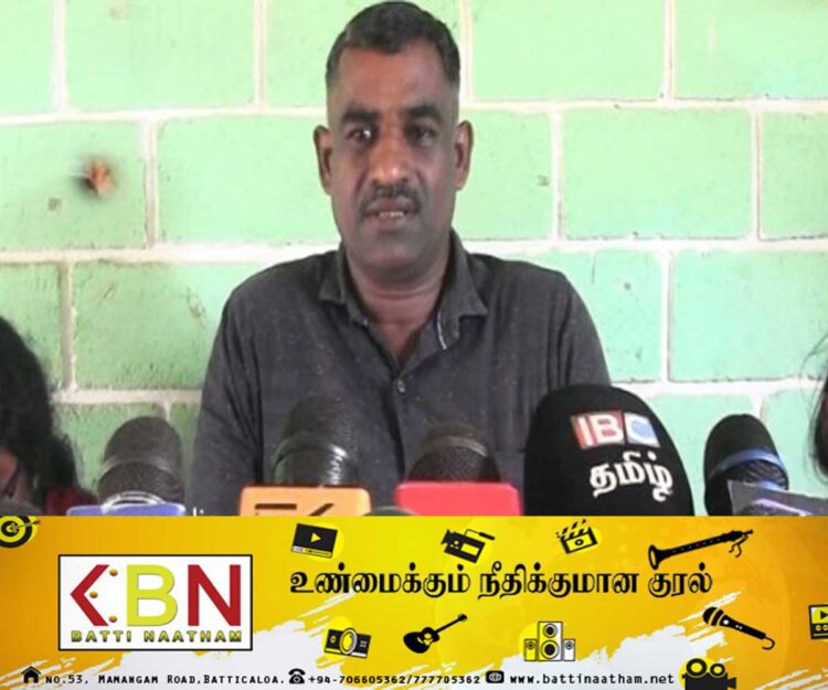 அபகரிக்கப்பட்ட எமது காணிகளில் தேங்காய் பிடுங்கி செல்லும் இராணுவத்தினர்; ஊடக சந்திப்பில் கேப்பாப்பிலவு மக்கள்!