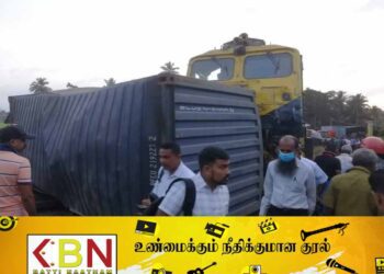 கொழும்பு நோக்கி பயணித்த தொடரூந்து கனரகவாகனமொன்றுடன் மோதி பாரிய விபத்து!