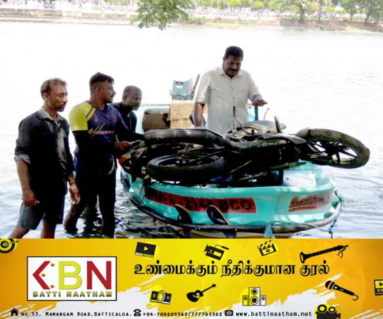 மட்டு நீதிமன்றத்தில் நிறுத்திவைக்கப்பட்ட மோட்டார் சைக்கிள் திருட்டு; ஆற்றுக்குள் இருந்து மீட்பு!