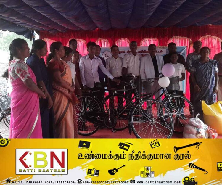 ஏஞ்சல் சிறுவர் திட்டத்தினூடாக மாணவர்களுக்கு துவிச்சக்கர வண்டி மற்றும் உலர் உணவுப் பொருட்கள் வழங்கி வைப்பு!