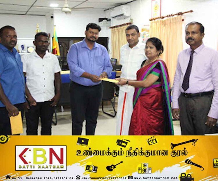 மட்டக்களப்பில் யுத்தத்தினால் அழிவடைந்த இந்து ஆலயங்களை புனரமைத்து பராமரிக்கும் பொறுப்பு மாவட்டத்தில் உள்ள வசதி படைத்த ஆலயங்களிடம் ஒப்படைப்பு!