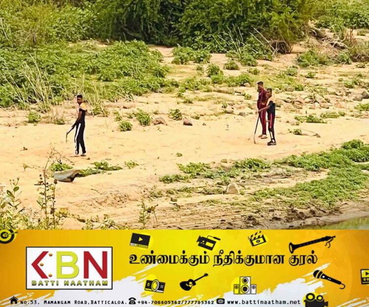 சட்டவிரோத மணல் அகழ்வுக்கு பொலிஸார் துணை போகின்றனரா? ; சமூக செயல்பாட்டாளர் பீற்றர் இளஞ்செழியன் கேள்வி!