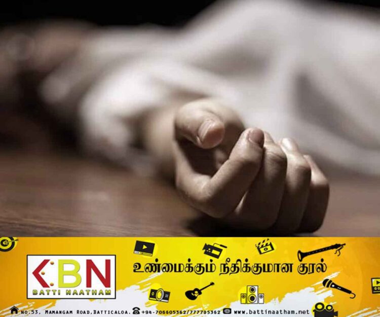 கைப்பேசியில் பேசிக்கொண்டு ரயில் பாதையால் சென்ற யுவதி; ரயிலில் மோதி மரணம்!