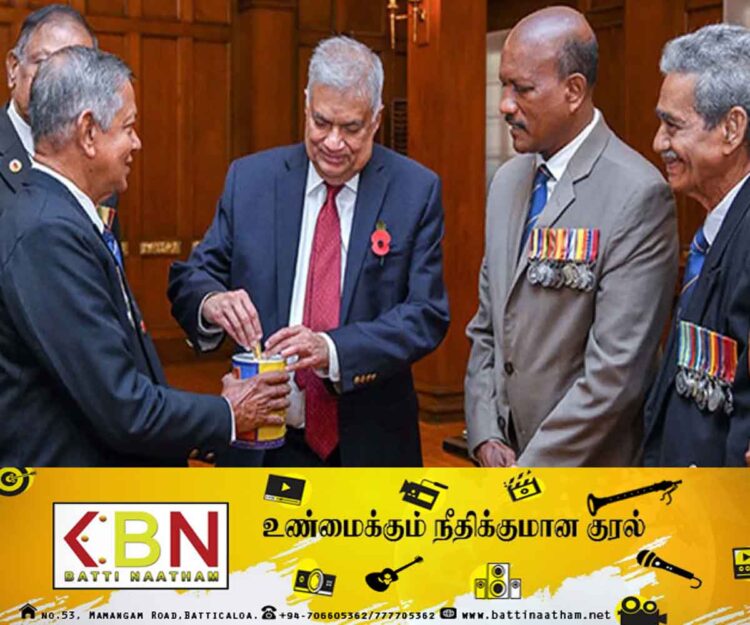 பொப்பி மலர் தினத்தை முன்னிட்டு ஜனாதிபதிக்கு பொப்பி மலர் அணிவிப்பு!