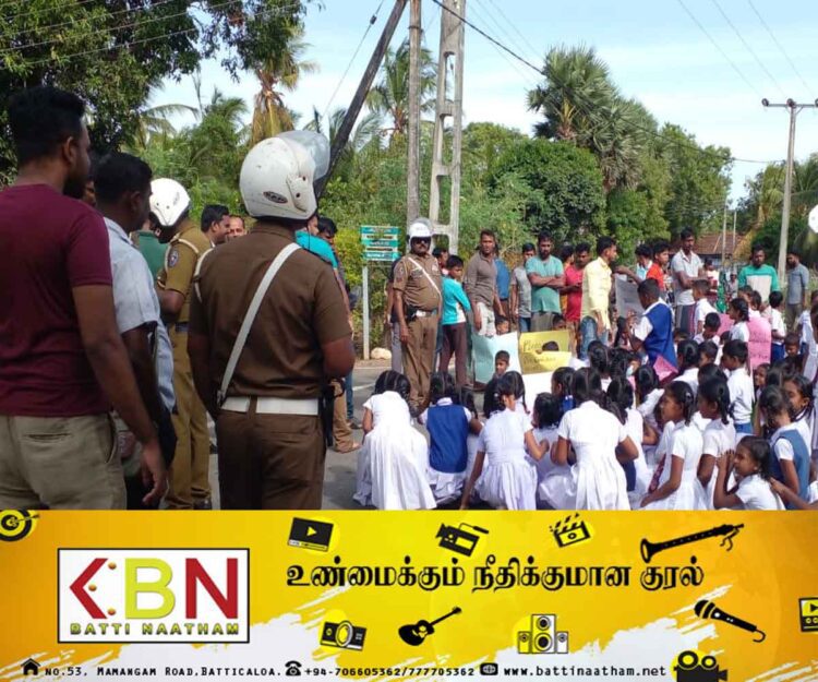 திருமலையில் வீதிக்கு இறங்கிய மாணவர்கள்!