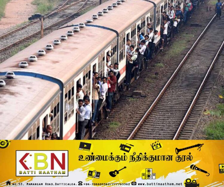 மரம் முறிந்து வீழ்ந்ததால் ரயில் சேவை தாமதம்!