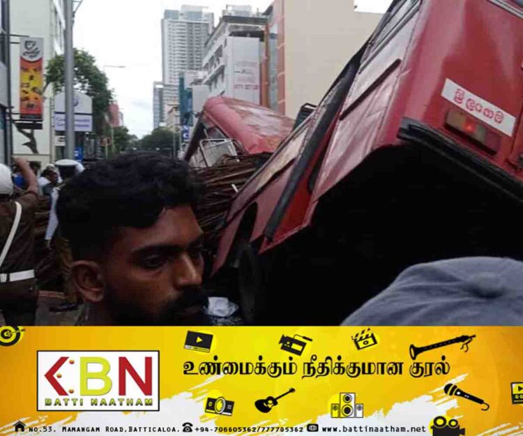 கொள்ளுப்பிட்டியில் விபத்து; 17 பேர் வைத்தியசாலையில்!