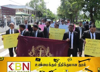 முல்லைத்தீவு நீதிபதிக்காக பெருகும் ஆதரவு; மட்டு சட்டத்தரணிகள் சங்கம் போராட்டம்!
