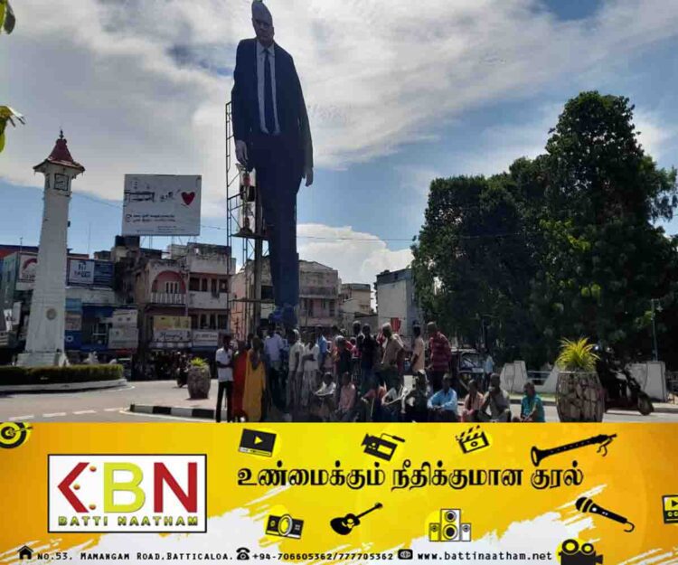 ” சாணக்கியன் இவ்விடத்திற்கு வரவேண்டும்! ” ; மட்டு காந்திபூங்காவிற்கு முன்பாக வீதியில் இறங்கிய பௌத்த பிக்குகளும் சிங்கள மக்களும்!