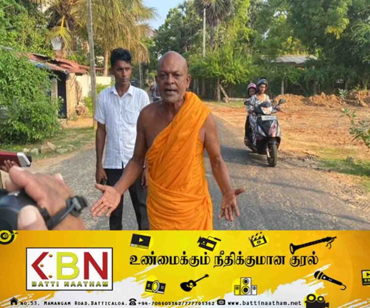 மட்டு இருதயபுரம் பகுதியில் அம்பிட்டிய சுமனரத்ன தேரரின் அட்டகாசம்; இனமுரண்பாடுகளை ஏற்படுத்தும் வகையில் வார்த்தை பிரயோகம்!