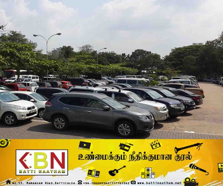 சட்டவிரோதமான முறையில் பணம் வசூலிக்கும் வாகன தரிப்பிட பணியாளர்கள்!