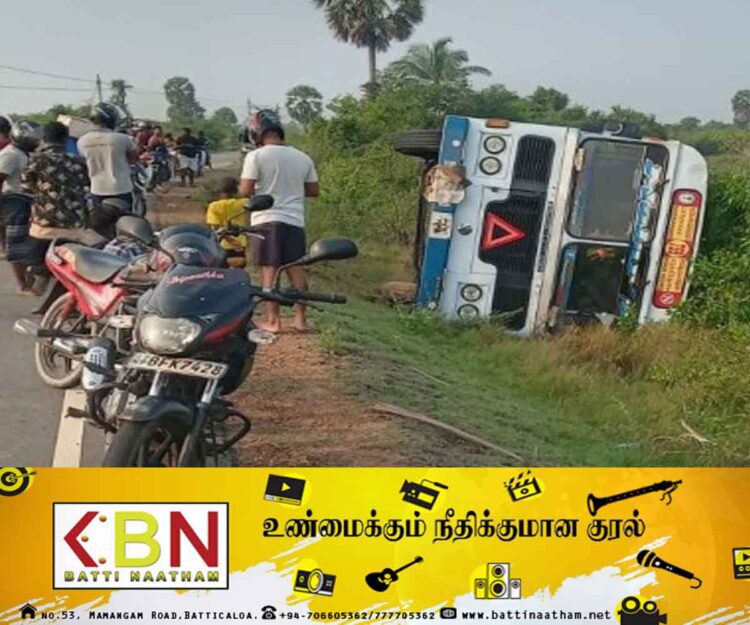 யாழில் பேருந்து தடம் புரண்டு விபத்து!