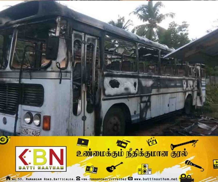 மட்டு ஆரையம்பதியில் நிறுத்தி வைக்கப்பட்டிருந்த பேருந்து முற்றாக எரிந்து சேதம்!