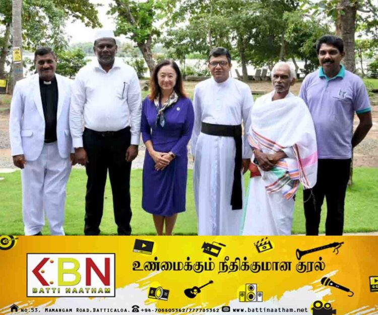 அமெரிக்கத் தூதுவர் ஜுலி சங் மட்டக்களப்பிற்கு விஜயம்!