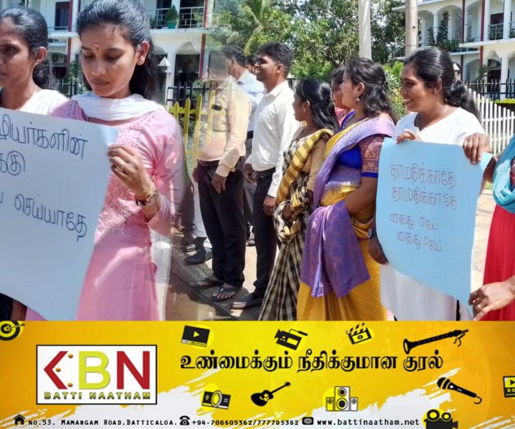 மட்டு கோறளைப்பற்று அபிவிருத்தி உத்தியோகத்தர் மீது தாக்குதல்; கைது செய்யுமாறு கோரி போராட்டம்!