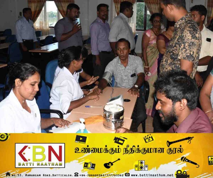 உலக நீரிழிவு தினத்தை முன்னிட்டு மட்டக்களப்பு மாவட்ட செயலகத்தில் மருத்துவ முகாம்!