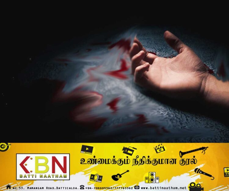 வீடுதிரும்பிய மகளுக்கு காத்திருந்த அதிர்ச்சி; இரத்த வெள்ளத்தில் கிடந்த தாய்!