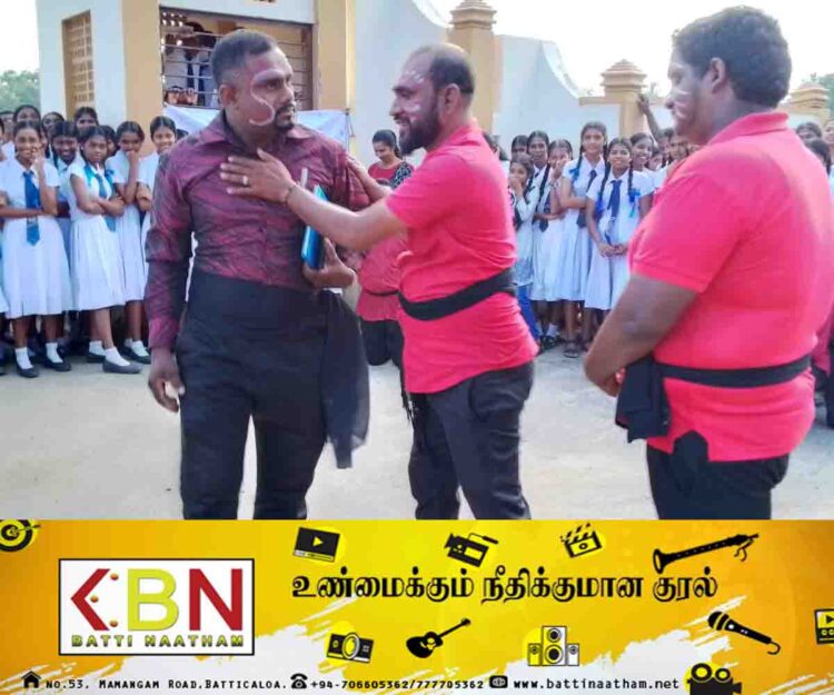 மனித உரிமைகள் தினத்தினை முன்னிட்டு விழிப்புணர்வு வீதிநாடகம்!