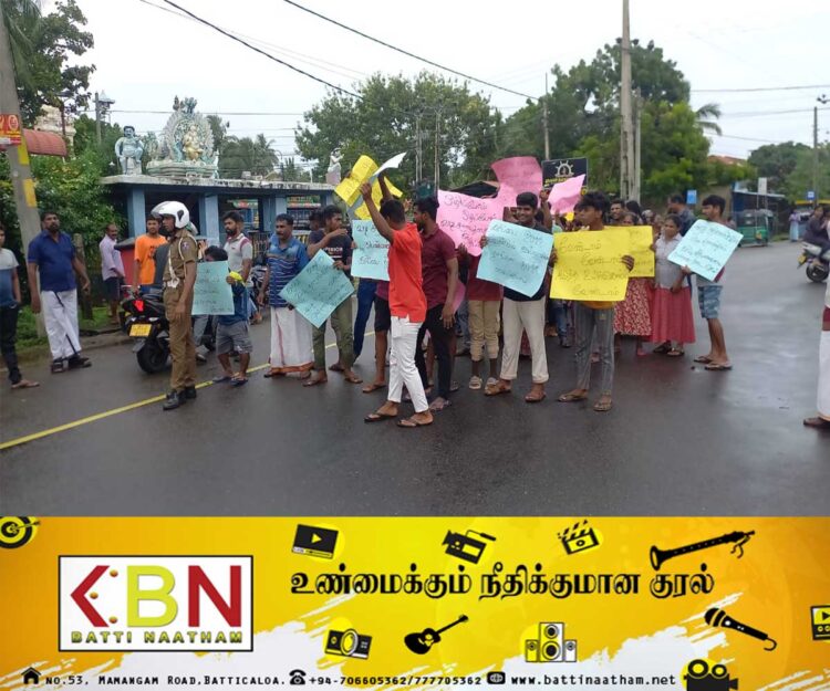 கசிப்பு விற்பனையை ஒழிக்கக் கோரி கல்லடி வேலூரில் ஆர்ப்பாட்டம்!