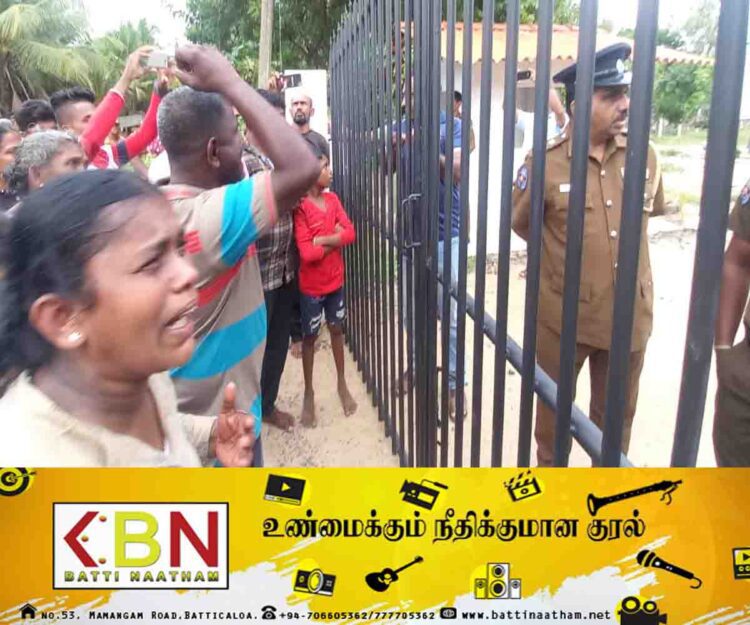 மட்டு கொக்குவில் பொலிஸ் நிலையத்திற்கு முன்பாக சவப்பெட்டியுடன் போராட்டம் நடாத்திய மக்கள்!